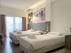 TRIPLE ROOM, Experience Luxury and Comfort at the Metropolitan Hotel in Thessaloniki
