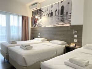 TRIPLE ROOM, Experience Luxury and Comfort at the Metropolitan Hotel in Thessaloniki